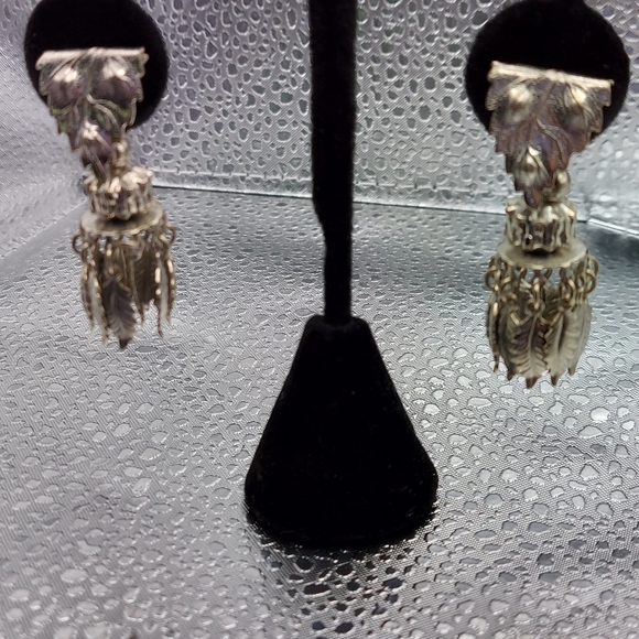 Vintage Leaves Dangle Earrings. Unique & Attractive. VGC. - Picture 2 of 11